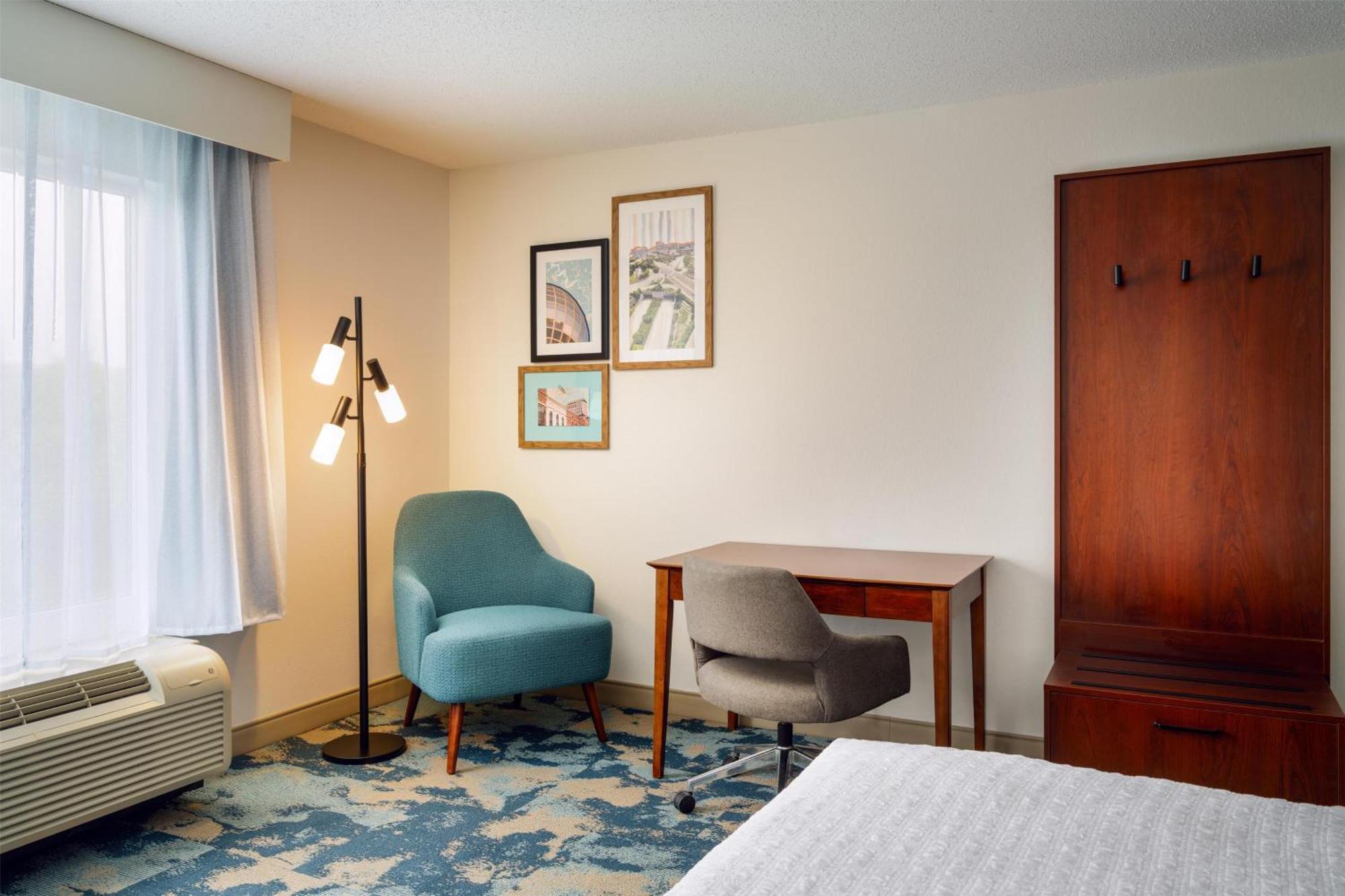 Hampton & Knoxville-turkey Creek Farragut Hotel